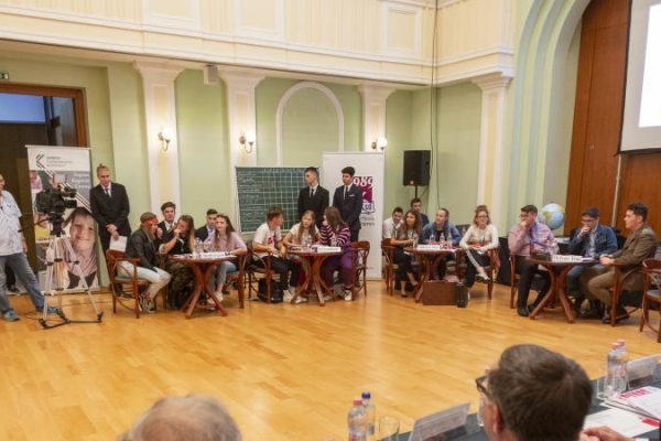 A Páneurópai Piknik Történelmi Vetélkedő országos döntőjén iskolánk „Korszakalkotó” csapata I. helyezést ért el